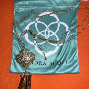 Kendra Scott necklace